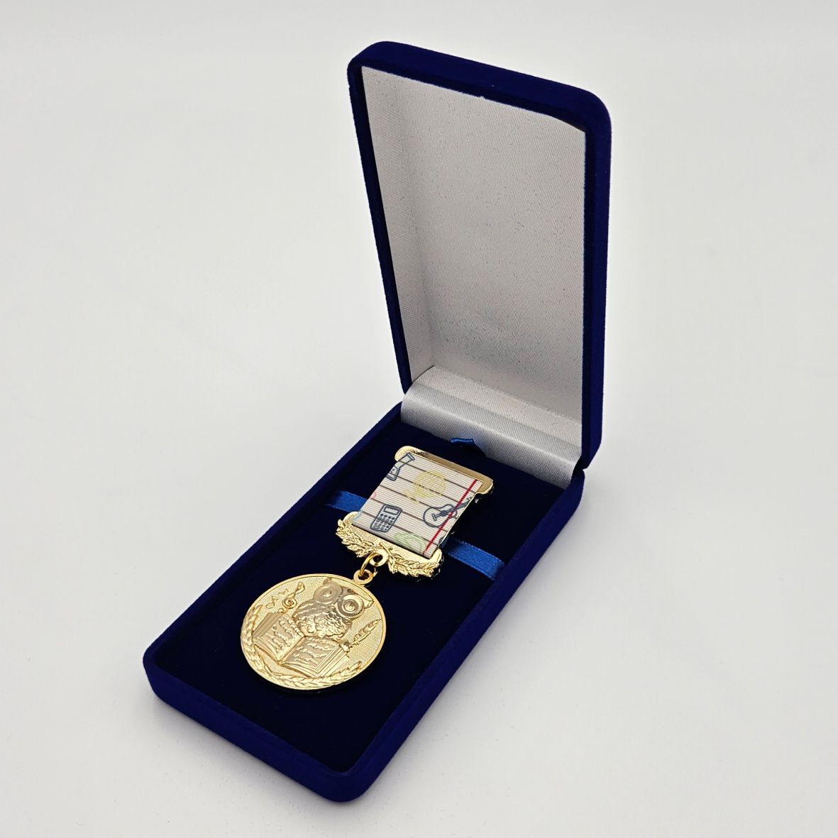 ұстазға сыйлық медаль