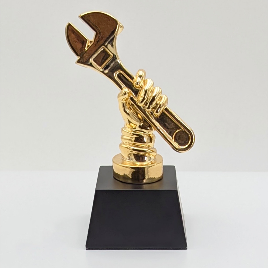 статуэтка разводной ключ